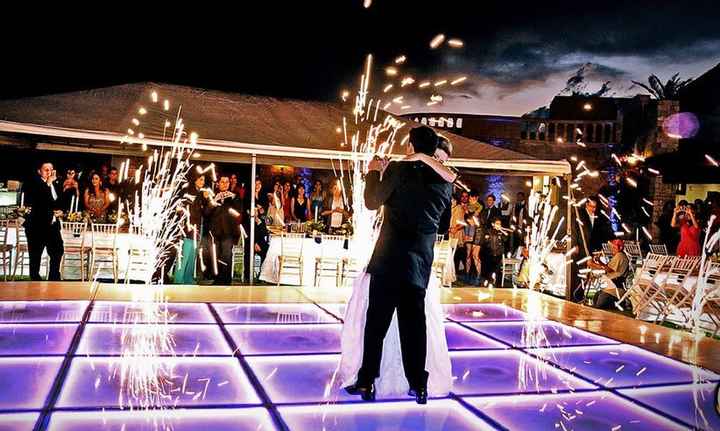 ¡Pista de baile iluminada! ¿Qué te parece esta idea? 😜 - 1