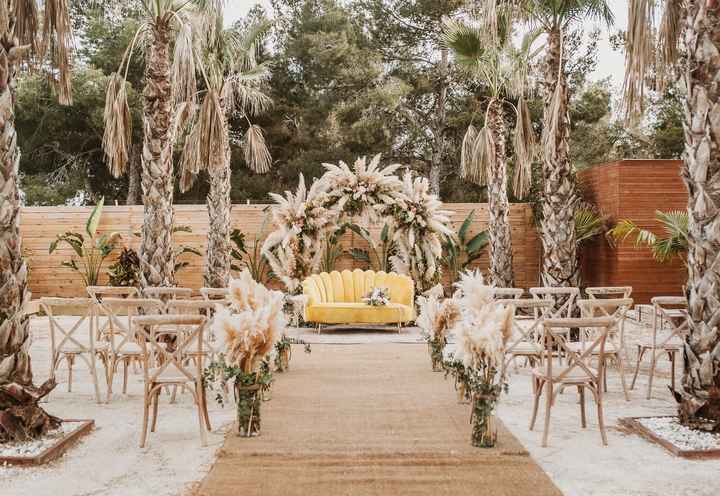 ¿Decorarías así tu pasillo al altar? 🙊 - 1