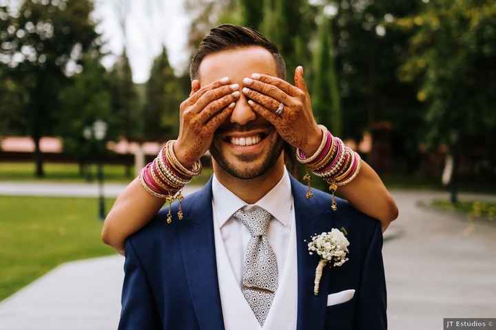 ¿Quién es más probable que salga con los ojos cerrados en las fotos? - 1