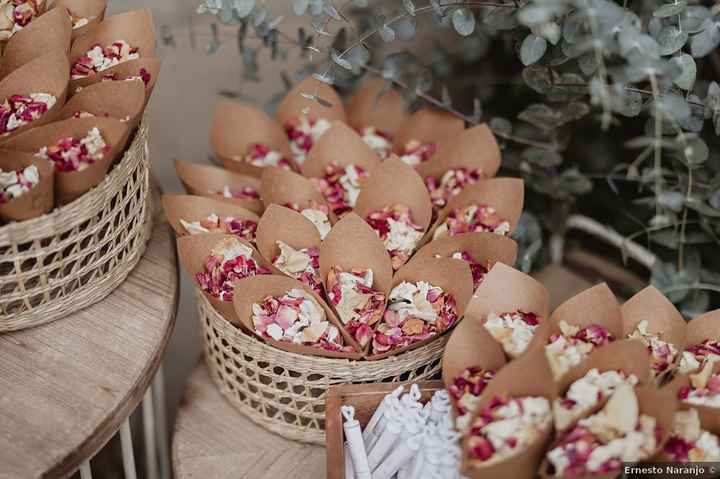 ¿Pondréis conos con pétalos a la salida de la ceremonia? - 1