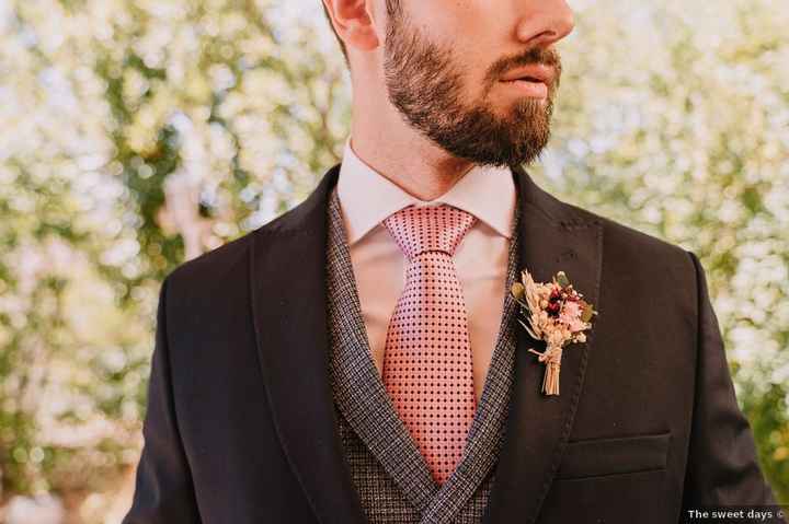 Corbata rosa con puntitos negros, ¿aprobada o supendida? - 1