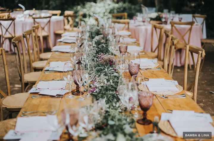 Copas de colores para el banquete de boda, ¿te gusta esta tendencia? - 2