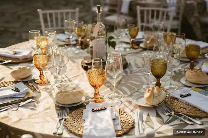 Copas de colores para el banquete de boda, ¿te gusta esta tendencia? - 3