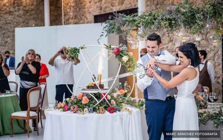 Llegan los cake hoop, ¡la tendencia más top en decoración de pasteles de boda! - 1