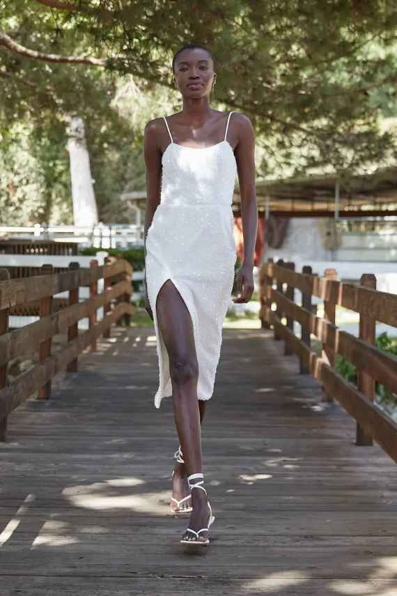Tres vestidos de novia midi: ¡VOTA! - 1