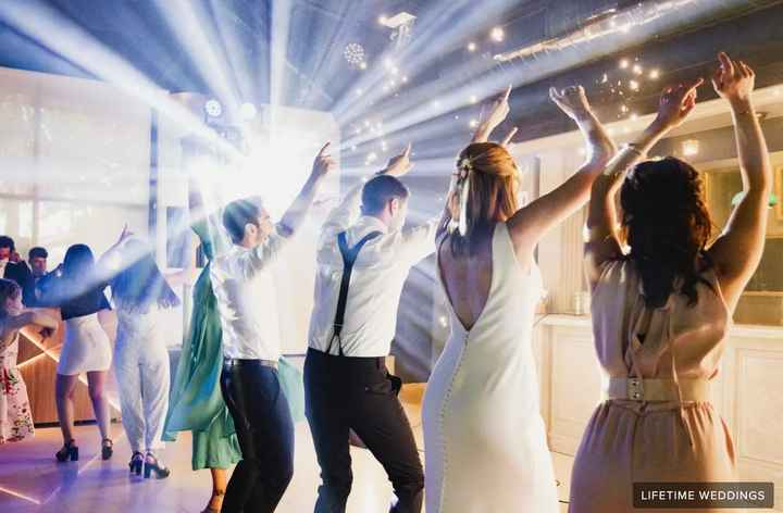 ¿Quién se está encargando de la música de la boda? - 1