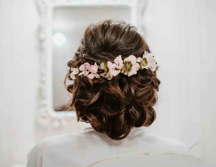 ¡Ideas de recogidos bajos para novias! - 3