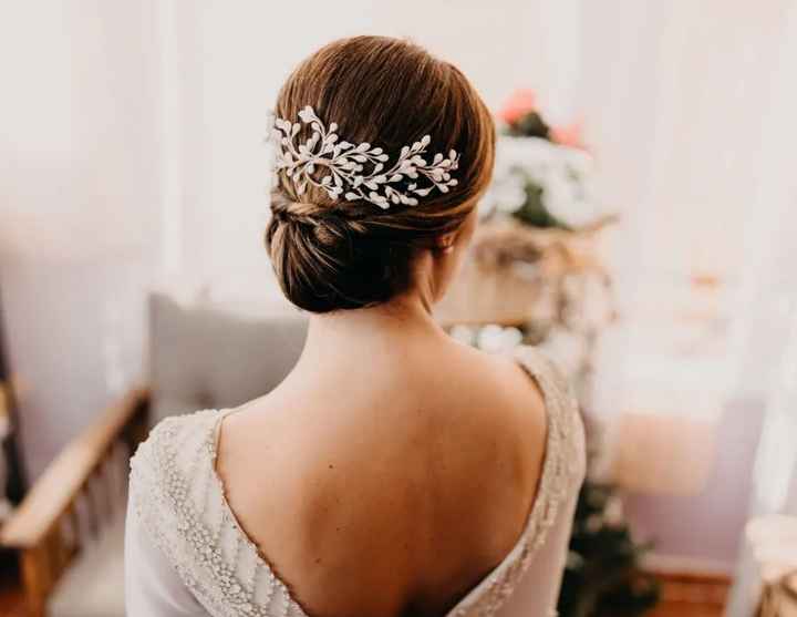 ¡Ideas de recogidos bajos para novias! - 6