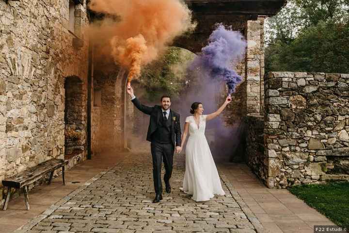 Bengalas de humo para la entrada al banquete: ¿sí o no? - 1