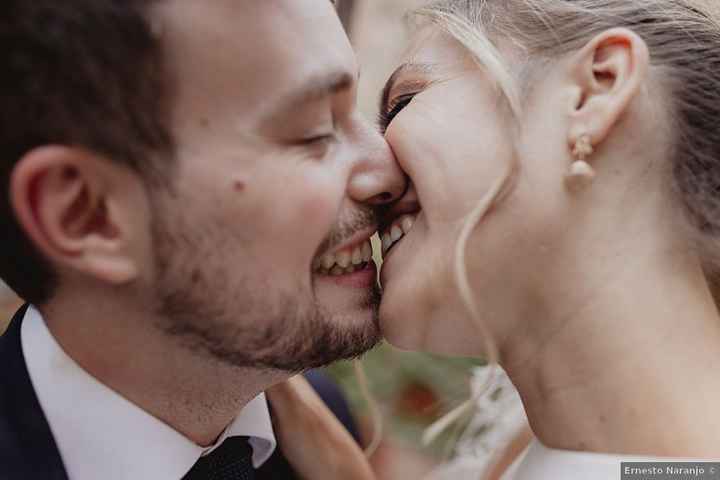 ¿Quién se lanzo a dar el primer beso? - 1