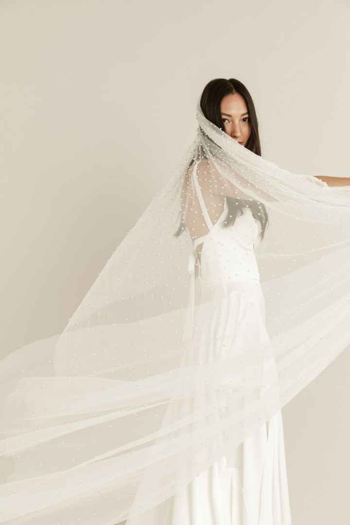 ¡Descubre cómo lucir perlas en tu outfit nupcial! - 4