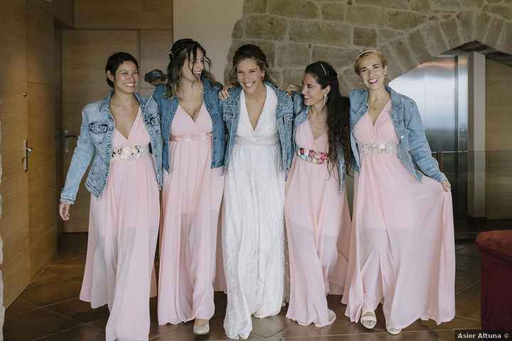 ¿Damas de honor vestidas iguales o diferentes? - 1