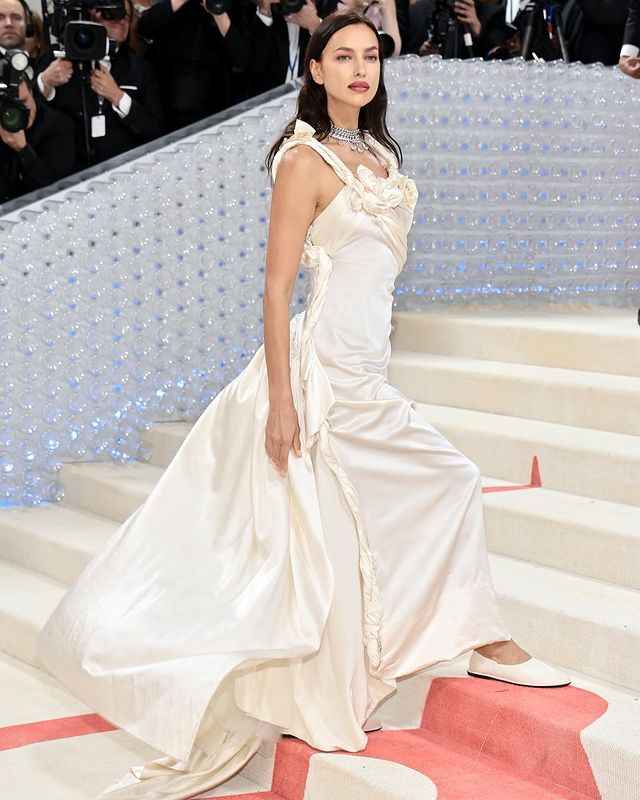 La Met Gala 2023 se tiñe de blanco, negro y perlas en homenaje a Karl Lagerfeld - 1