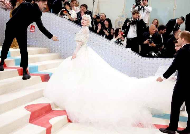 La Met Gala 2023 se tiñe de blanco, negro y perlas en homenaje a Karl Lagerfeld - 4