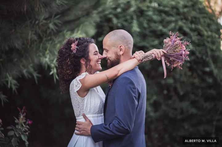 ¡Ideas de peinado para novias con pelo rizado! - 1