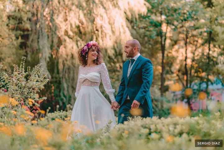 ¡Ideas de peinado para novias con pelo rizado! - 2