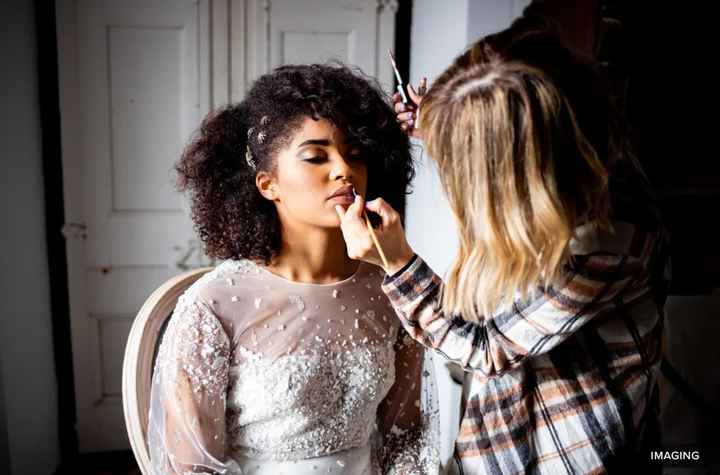 ¡Ideas de peinado para novias con pelo rizado! - 3