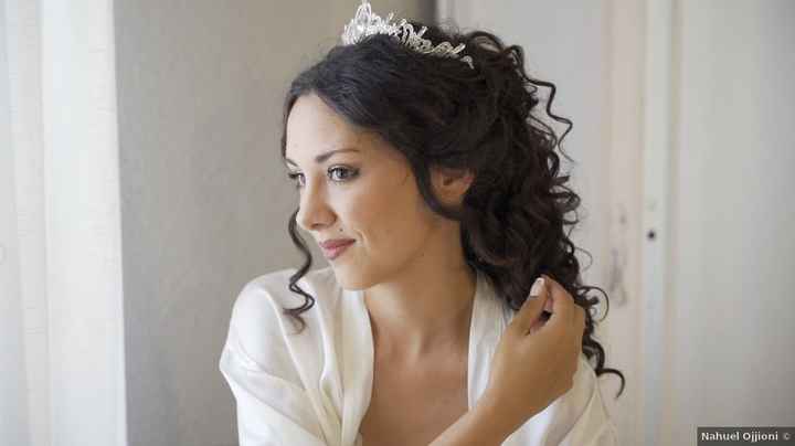 ¡Ideas de peinado para novias con pelo rizado! - 4