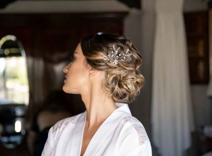 ¡Ideas de peinado para novias con pelo rizado! - 5