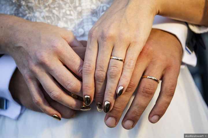 ¿Manicura dorada para el día B? - 1