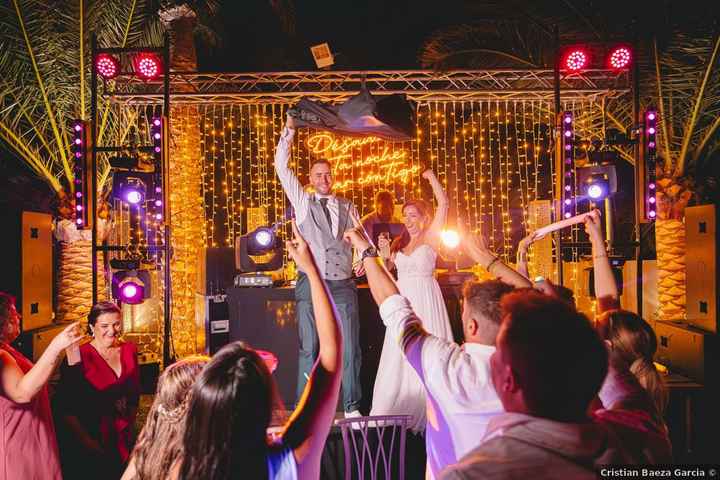 ¿DJ o música en vivo durante la fiesta? - 1