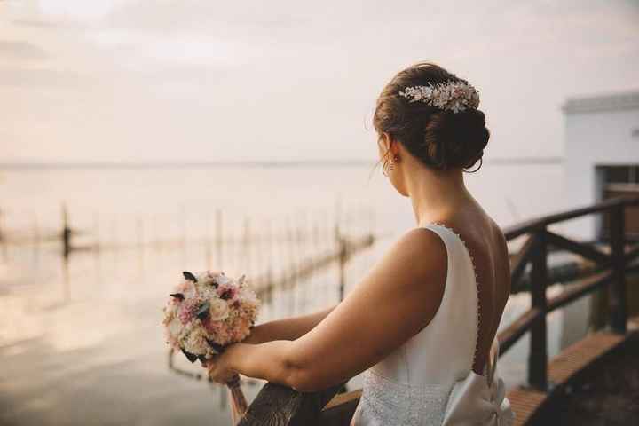 ¡7 propuestas de peinados para novias con la espalda descubierta! - 1