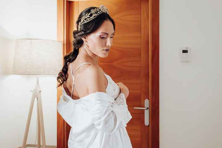 ¡7 propuestas de peinados para novias con la espalda descubierta! - 2