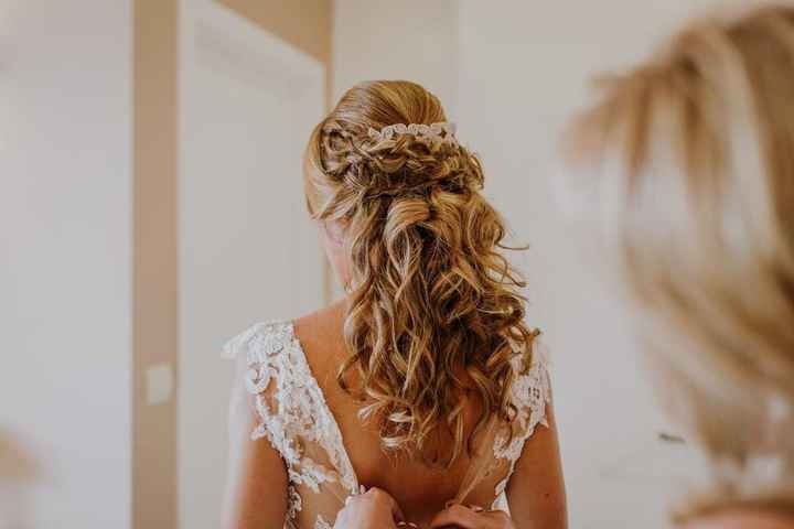 ¡7 propuestas de peinados para novias con la espalda descubierta! - 3