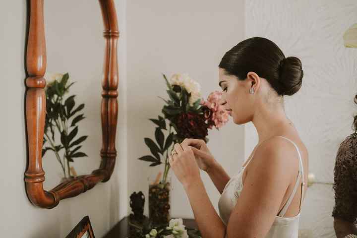 ¡7 propuestas de peinados para novias con la espalda descubierta! - 4