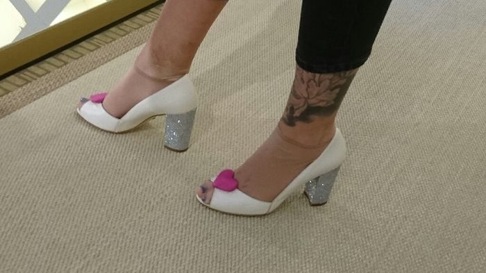 Serán mis zapatos?? - 1