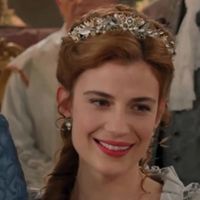 Tiara de novia de Adriana de Valle Salvaje - 4