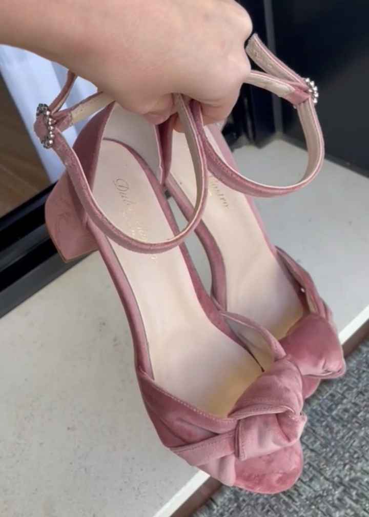 Que color de zapatos para el día B?? - 1