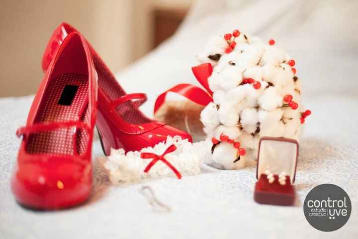 Zapatos y ramo Rojo