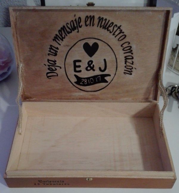 Caja de corazones para mensajes árbol de los deseos