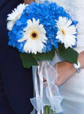  Estoy en duda ,me encantan las hortensias sera la flor que decorara mi boda ,pero deberia mezclarla