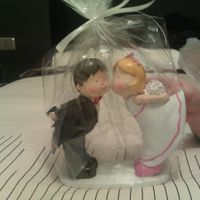 una pareja de novios