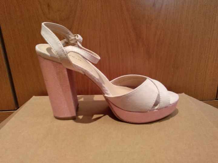 Zapatos de tacón alto y ancho - 1