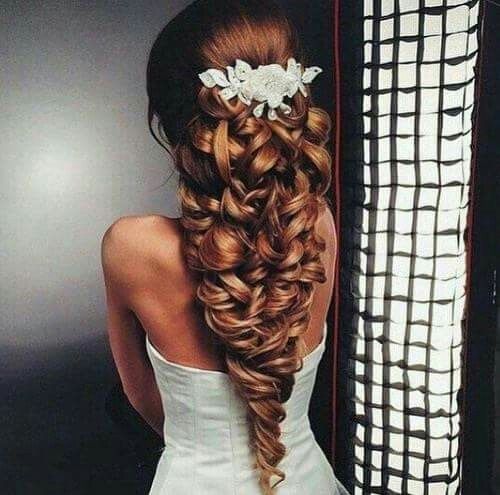Que peinado le pondrias a este vestido? - 3