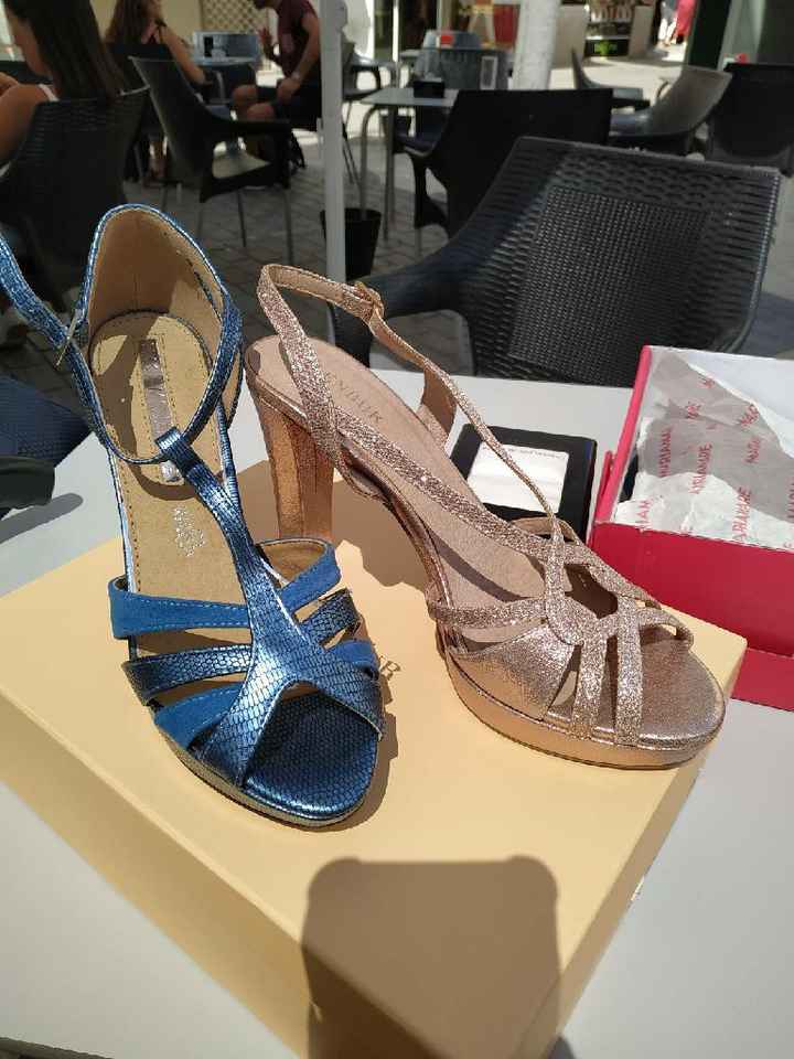 Tenéis dos zapatos?? - 1