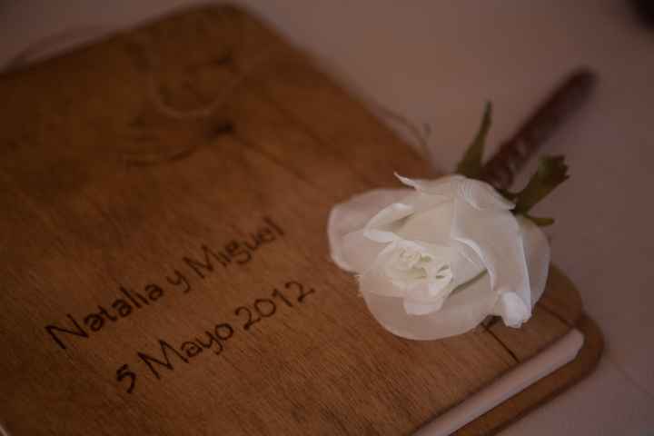 libro firmas y boligrafo flor