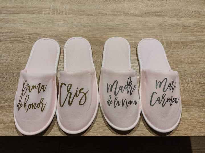 Batas, zapatillas y copas para damas, novia, madrina y madre de la novia - 1