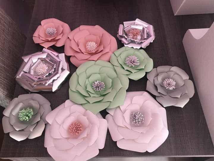 Libros para niños y flores de papel - 2