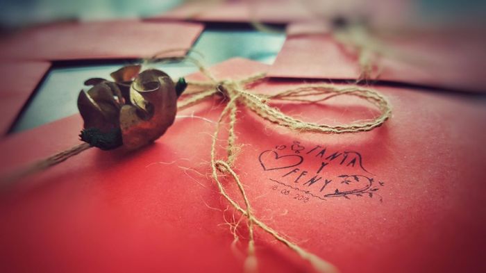 presentación de las invitaciones y sello personalizado