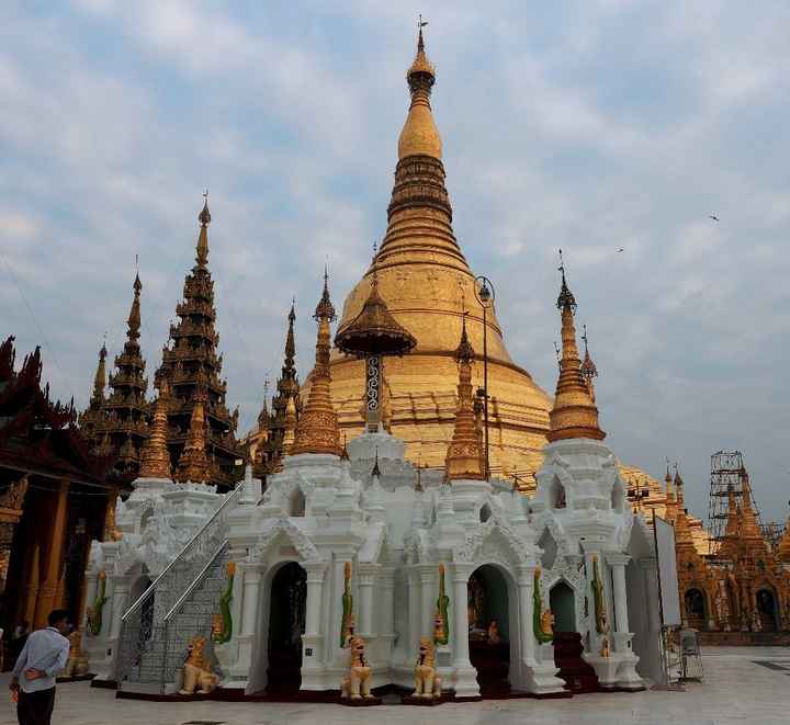 Shwedagon Pagoda, Ragún