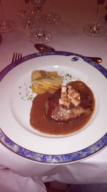 Cebón con daditos de foie