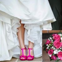 a) Zapato llamativo a juego con el ramo