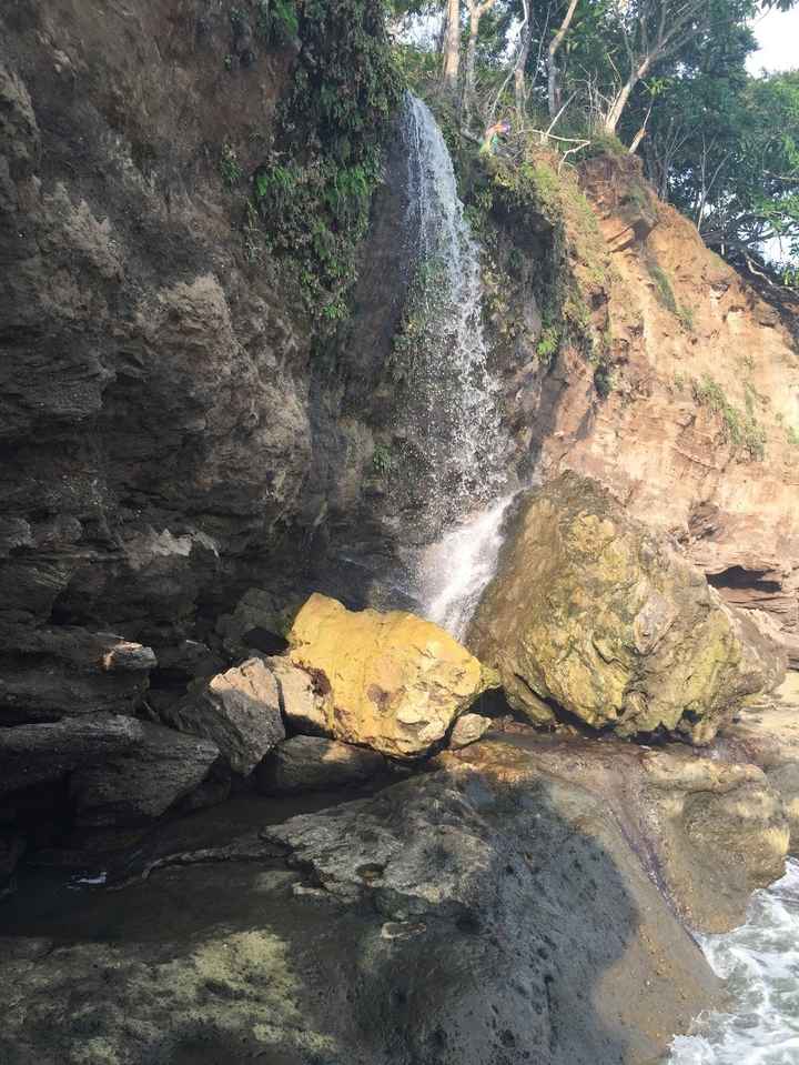  una de las 7 cascadas en el mundo que desemboca en el mar (dentro del complejo)