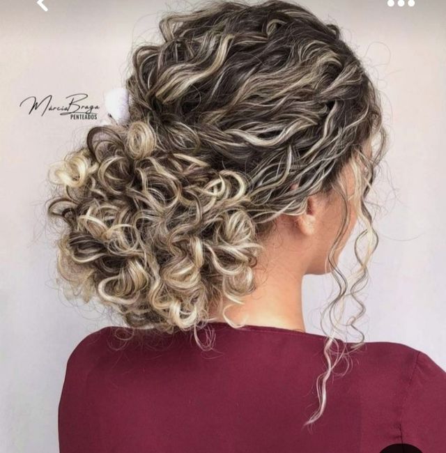 Peinado de novia con pelo rizado 🌻 - 2