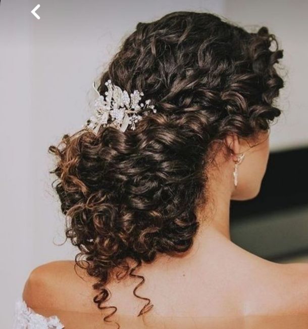 Peinado de novia con pelo rizado 🌻 - 3