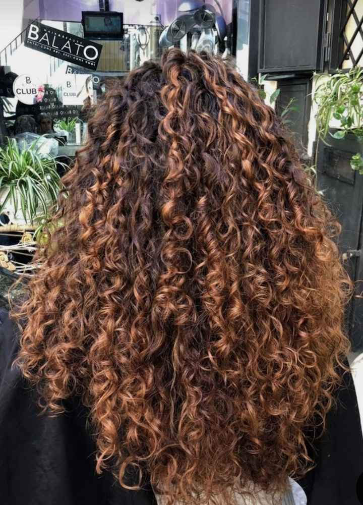 Peinado de novia con pelo rizado 🌻 - 1